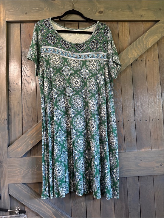 Max Studio Dresses & Skirts - Max Studio Green Printed Short Sleeve Midi Dress